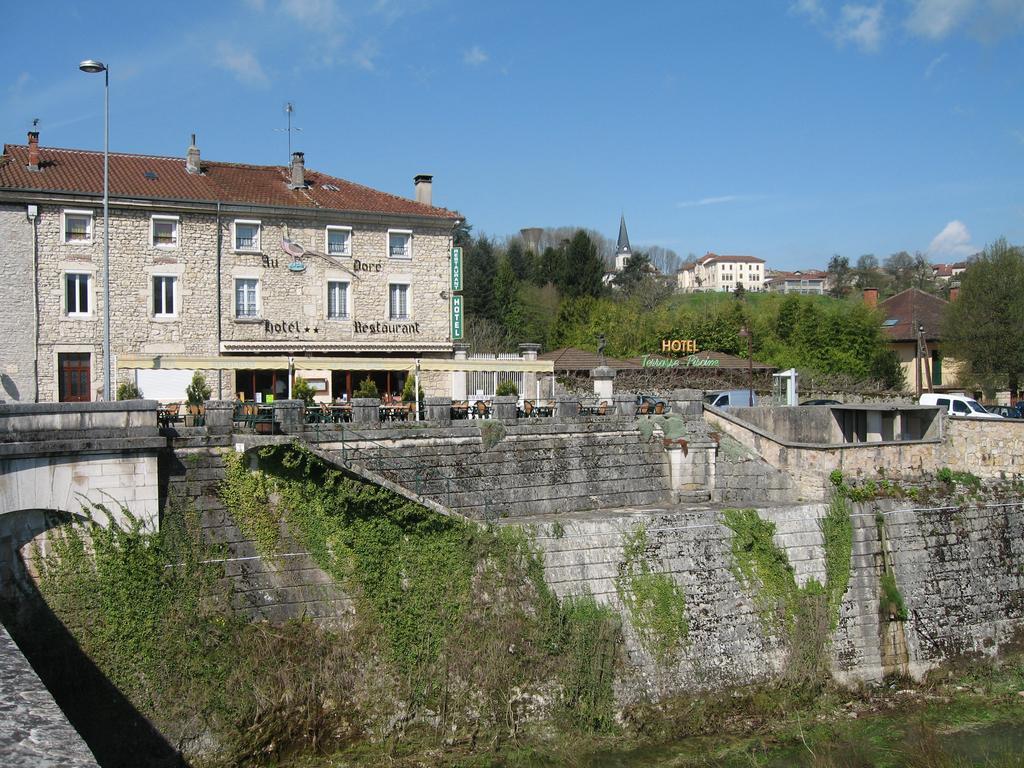 Au Faisan Doré Neuville-sur-Ain Esterno foto